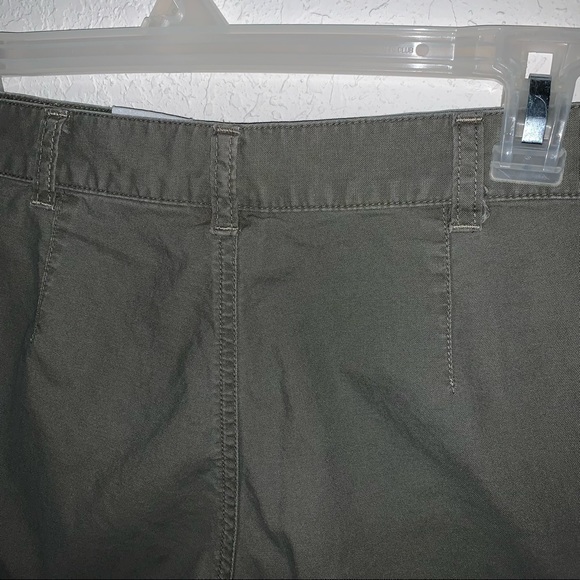 Columbia 5” Inseam Olive Green Colored Cargo Style Shorts 100% Cotton. - Picture 9 of 10